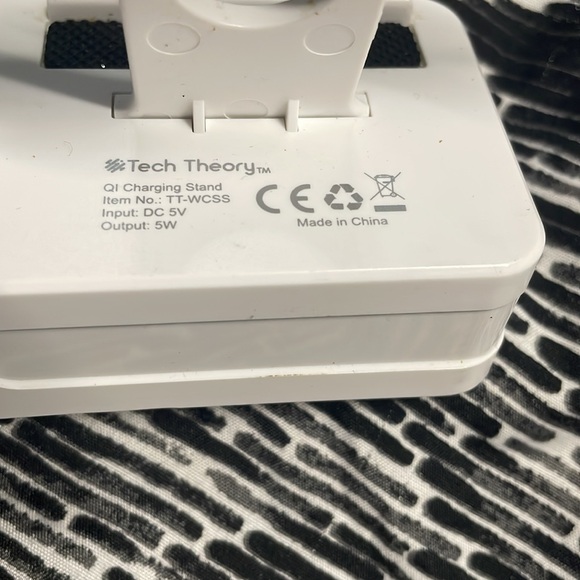 Tech Theory charging stand - Picture 4 of 4